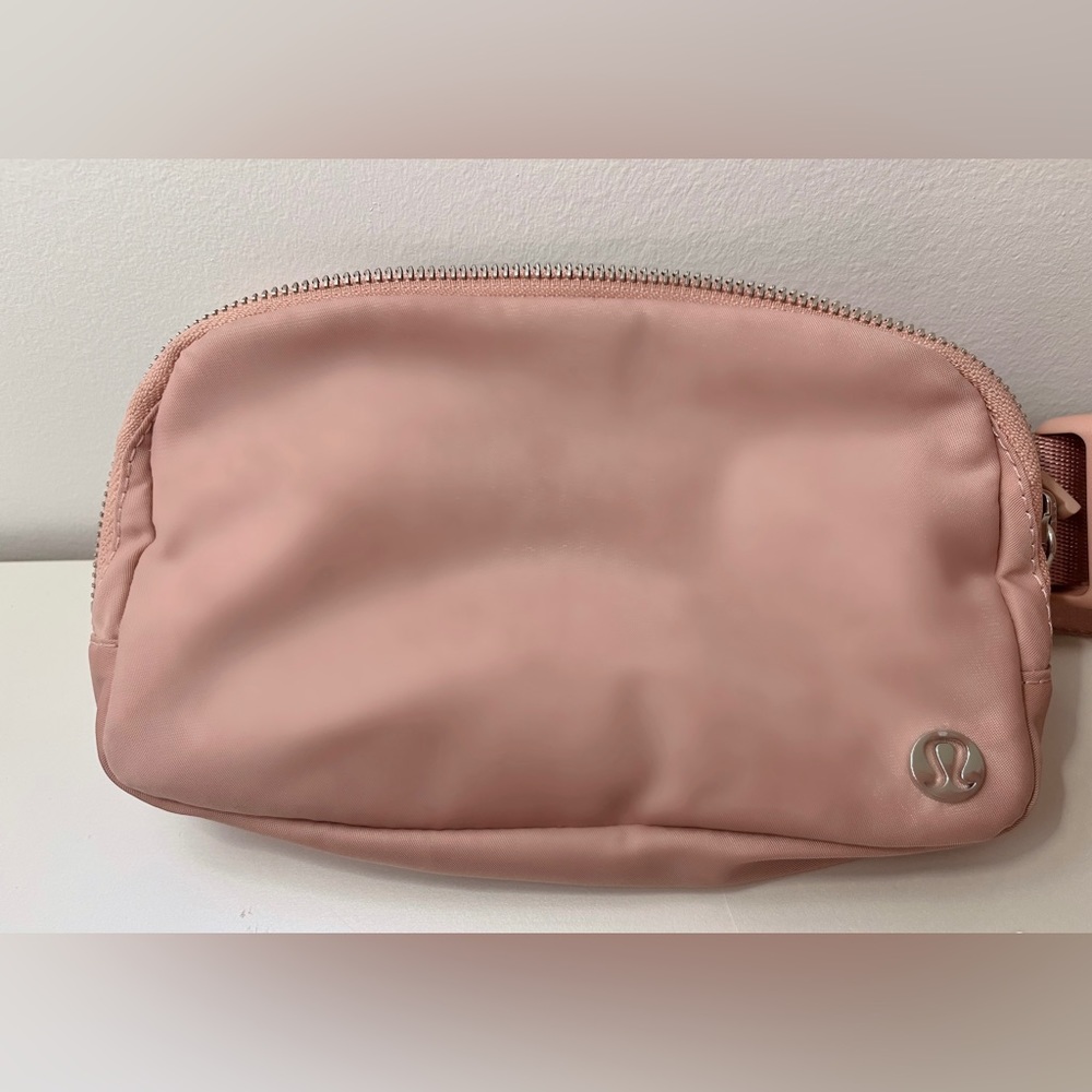 LULULEMON Everywhere Belt Bag in Pastel Pink